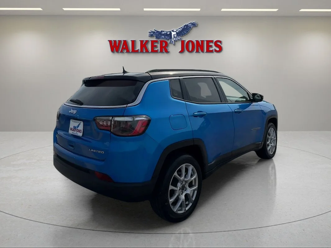 Used 2025 Hydro Blue Pearlcoat Jeep Limited image 7