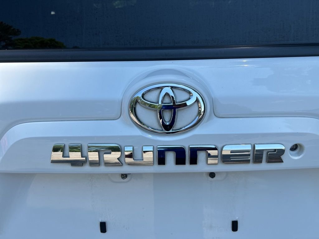 Used 2018 White Toyota SR5 Premium image 10