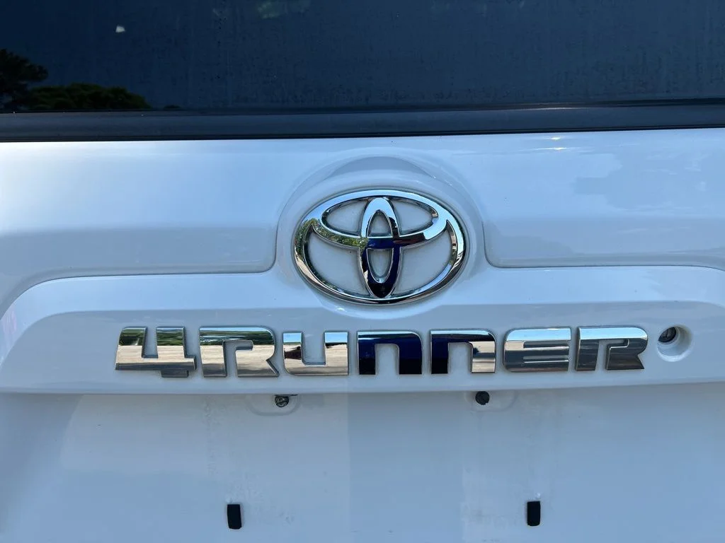 Used 2018 White Toyota SR5 Premium image 10