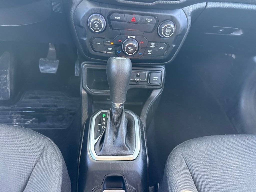 Used 2020 Silver Jeep Latitude image 14