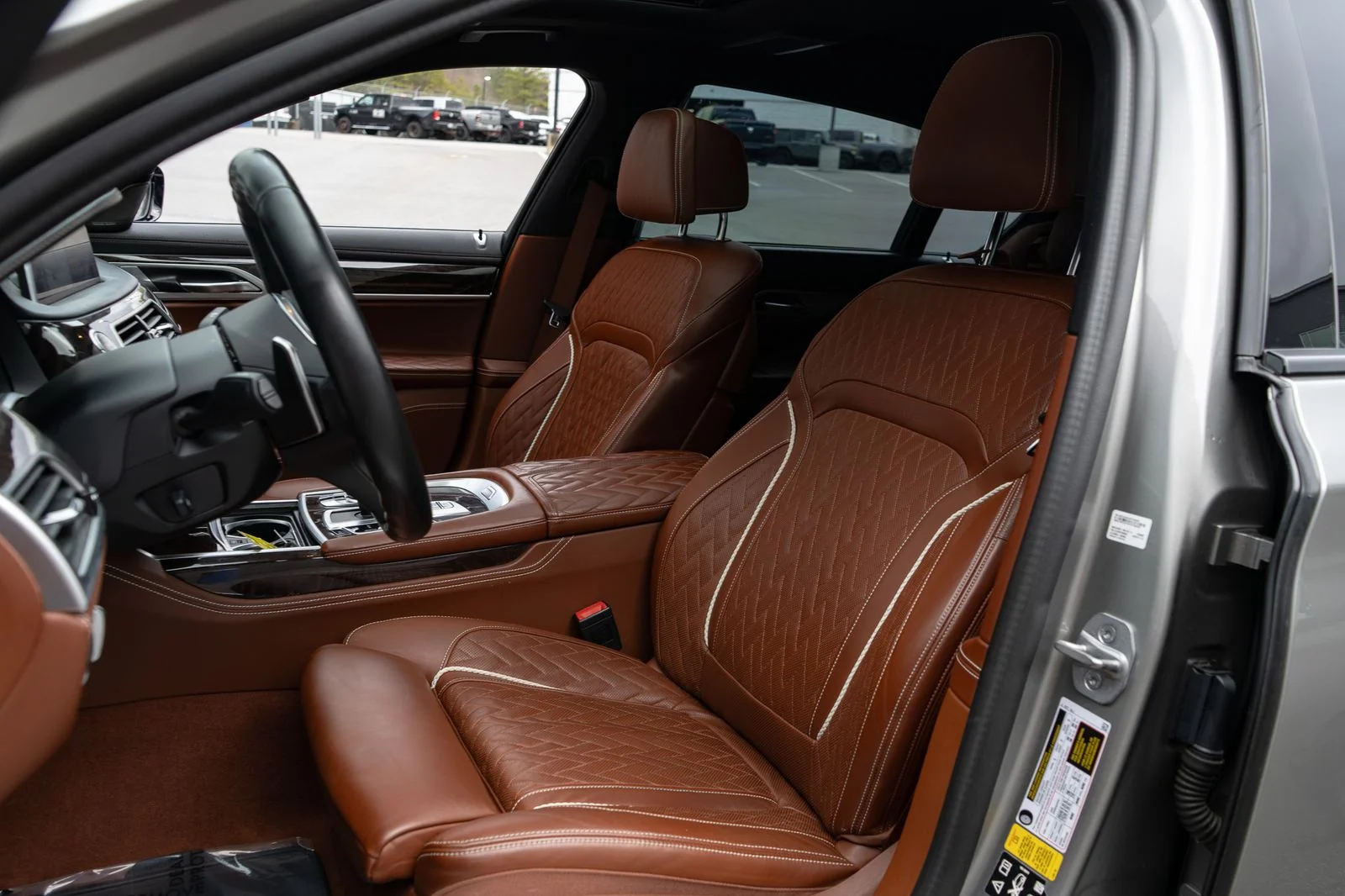 Used 2022 Gray BMW 750i xDrive image 26