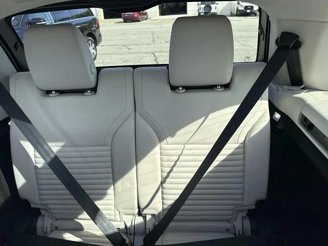 Used 2025 White Land Rover S image 19