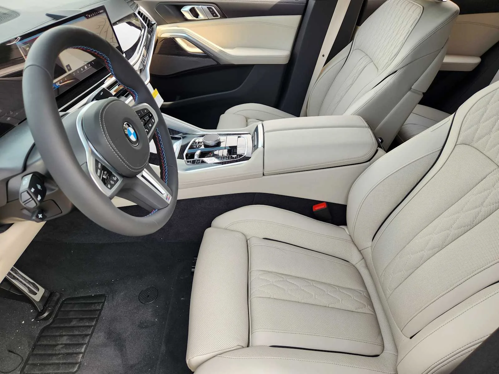 New 2027 Manhattan Green Metallic BMW M60i image 4