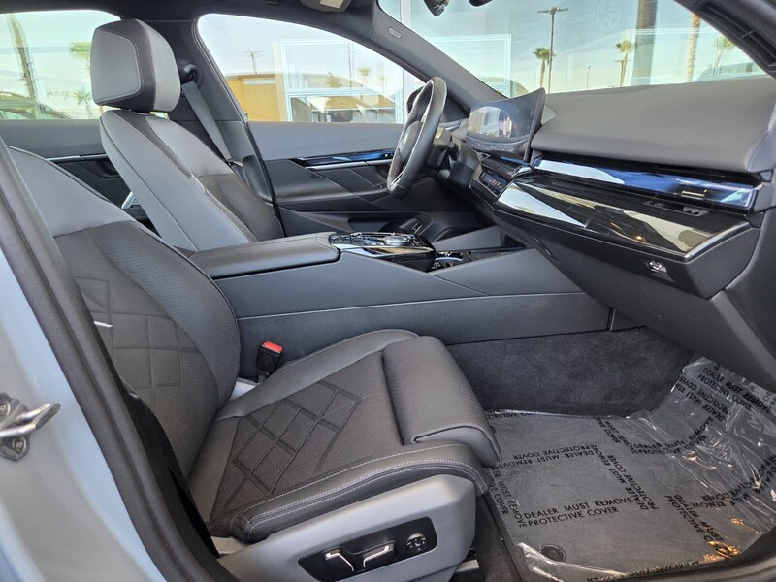 2025 BMW i5 M60 - Photo 19