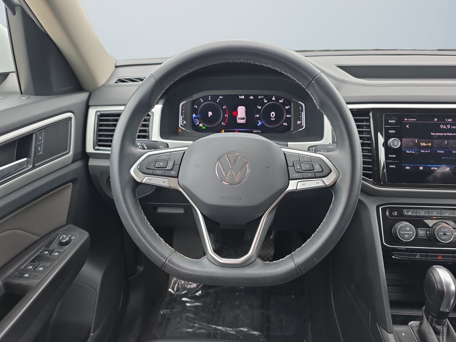 Used 2022 Pure White Volkswagen 3.6L V6 SE w/Technology image 12