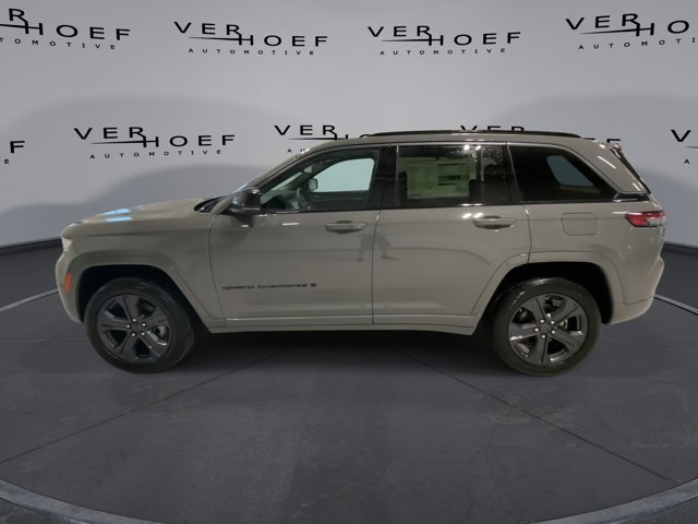 New 2027 Sting-Gray Clear-Coat Paint Jeep Limited Reserve image 5