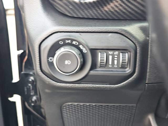 Used 2022 Black Jeep Sport S image 20
