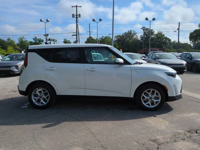 Certified Used 2025 White Kia LX image 4