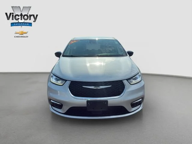 Used 2024 Silver Mist Chrysler Touring L image 2