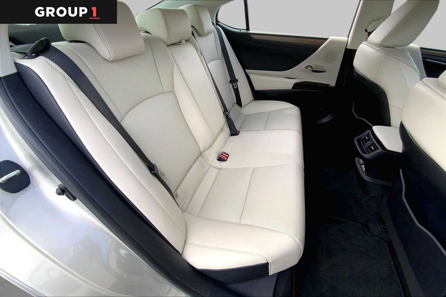 Certified Used 2024 MOONBEAM BEIGE MET. Lexus  image 19