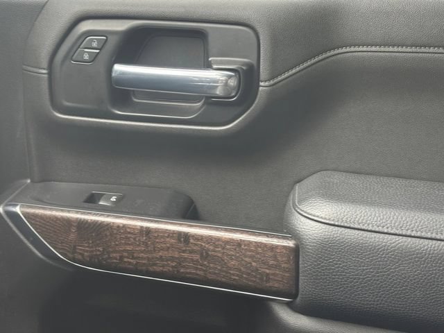 Used 2022 White Frost Tricoat GMC Denali image 31