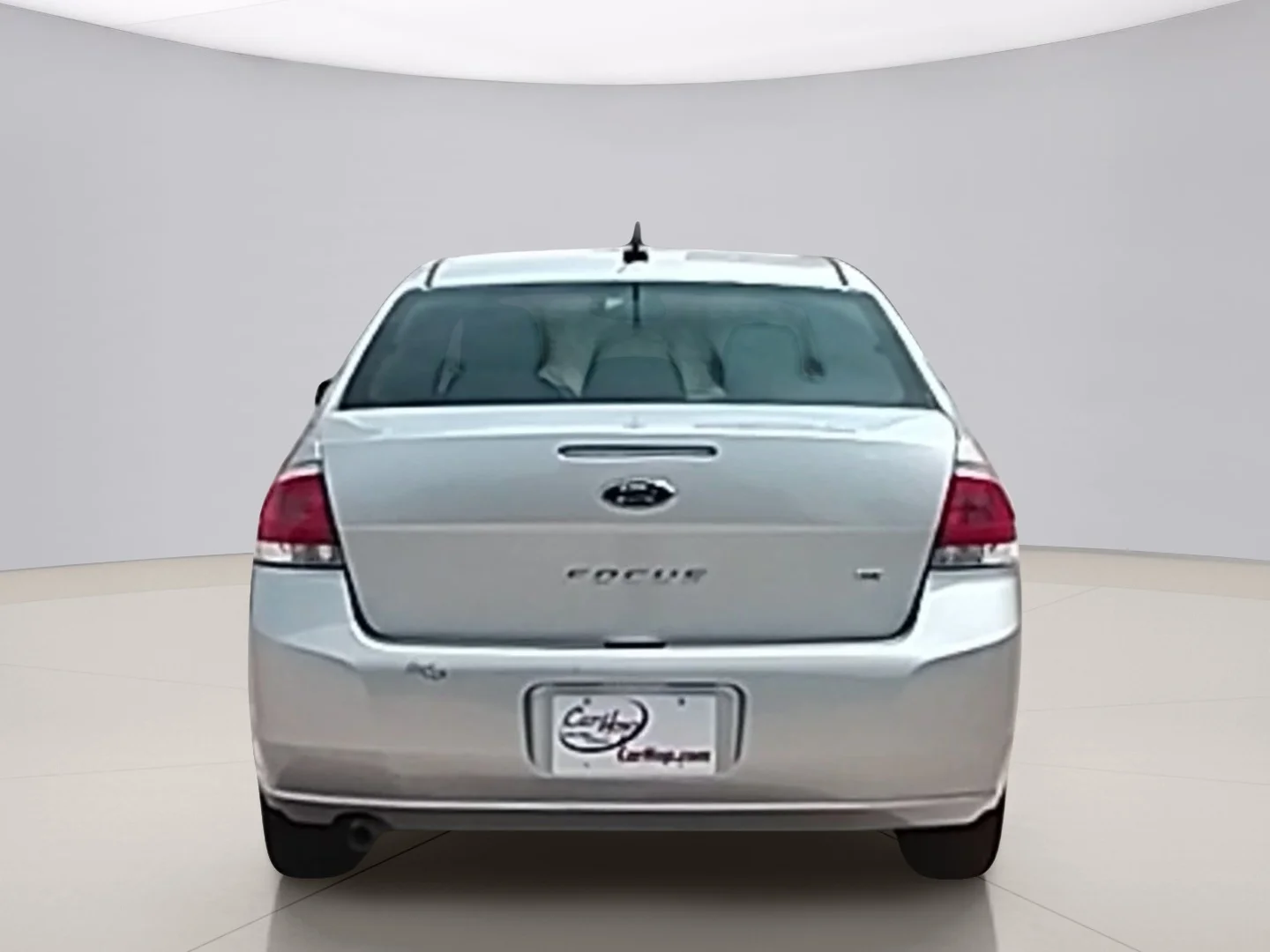 Used 2010 Silver Ford SE image 4