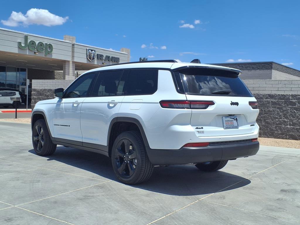 New 2025 Bright White Clear-Coat Exterior Paint Jeep Limited image 4