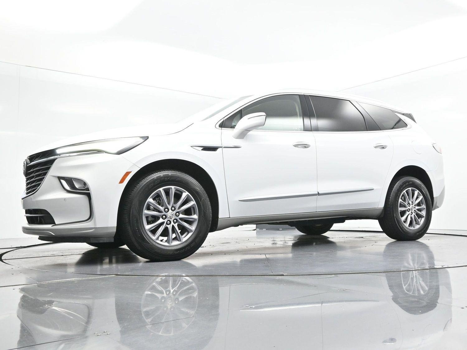 Used 2023 Summit White Buick Essence image 46