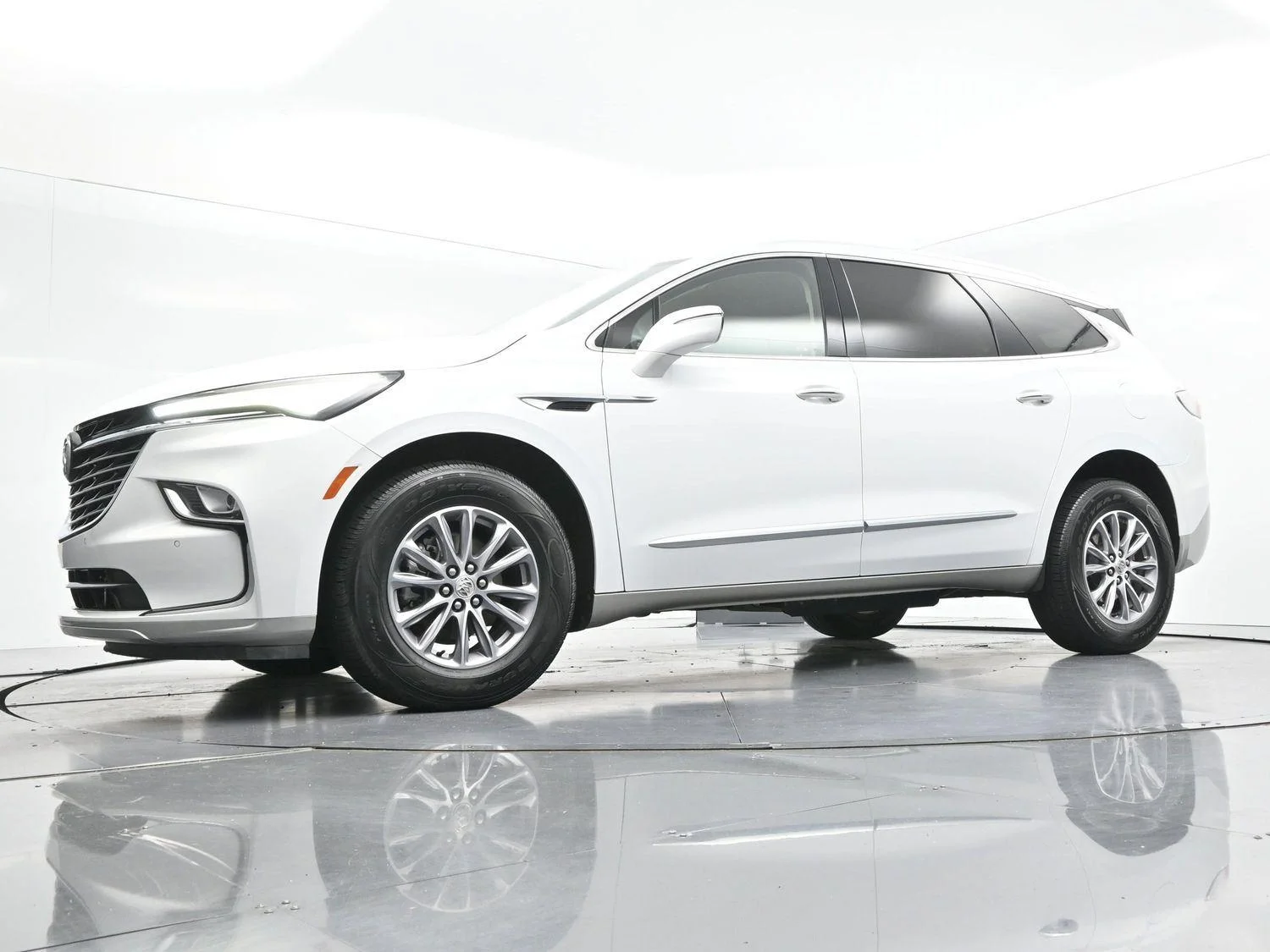 Used 2023 Summit White Buick Essence image 46