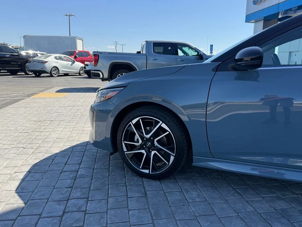 Used 2025 Gray Nissan SR image 5