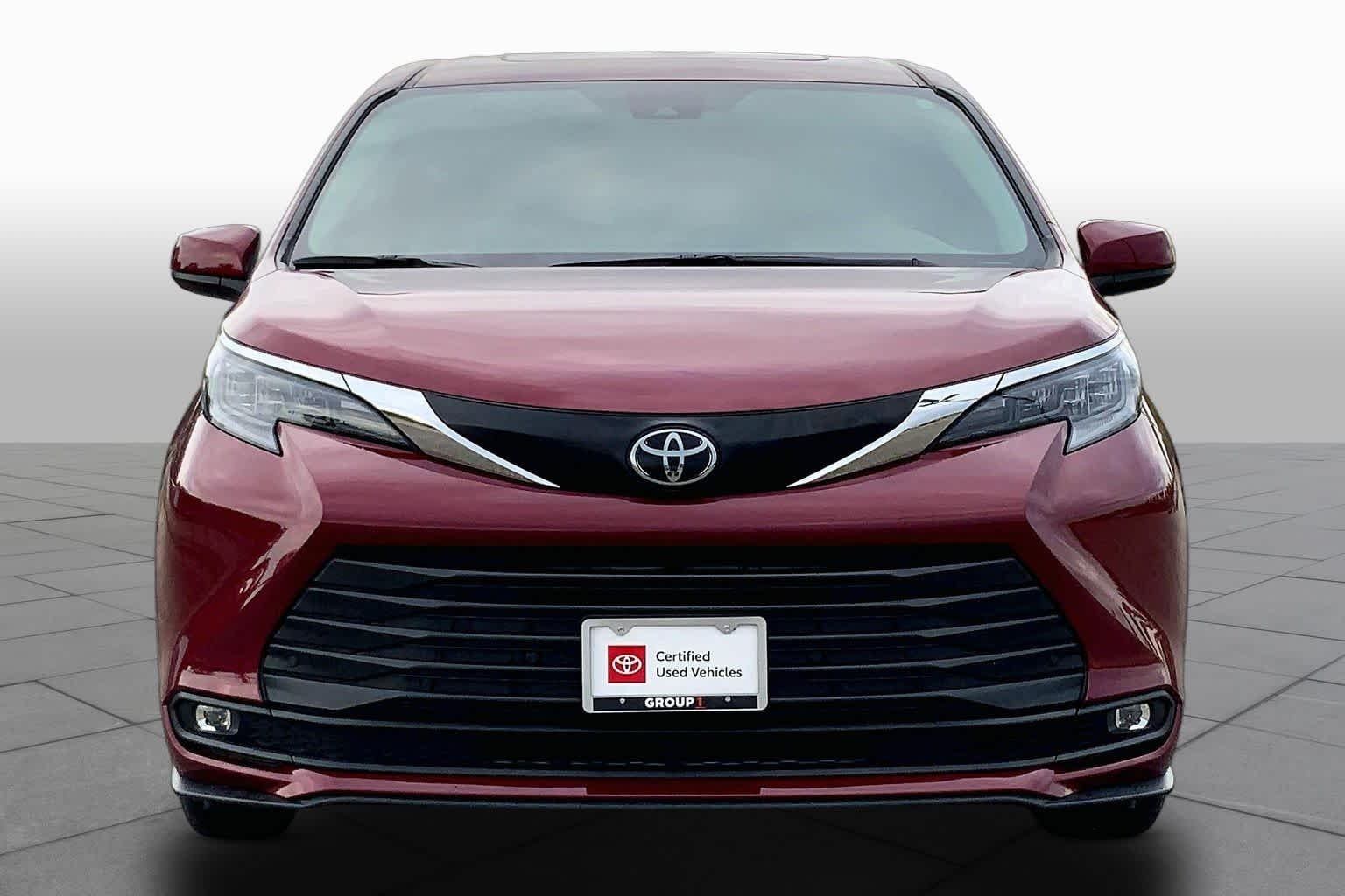 Used 2026 Ruby Flare Pearl Toyota XLE image 4