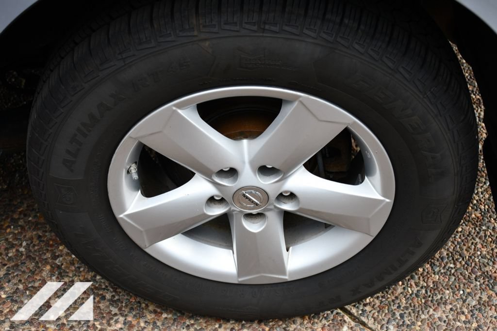 Used 2013 Frosted Steel Metallic Nissan S image 32