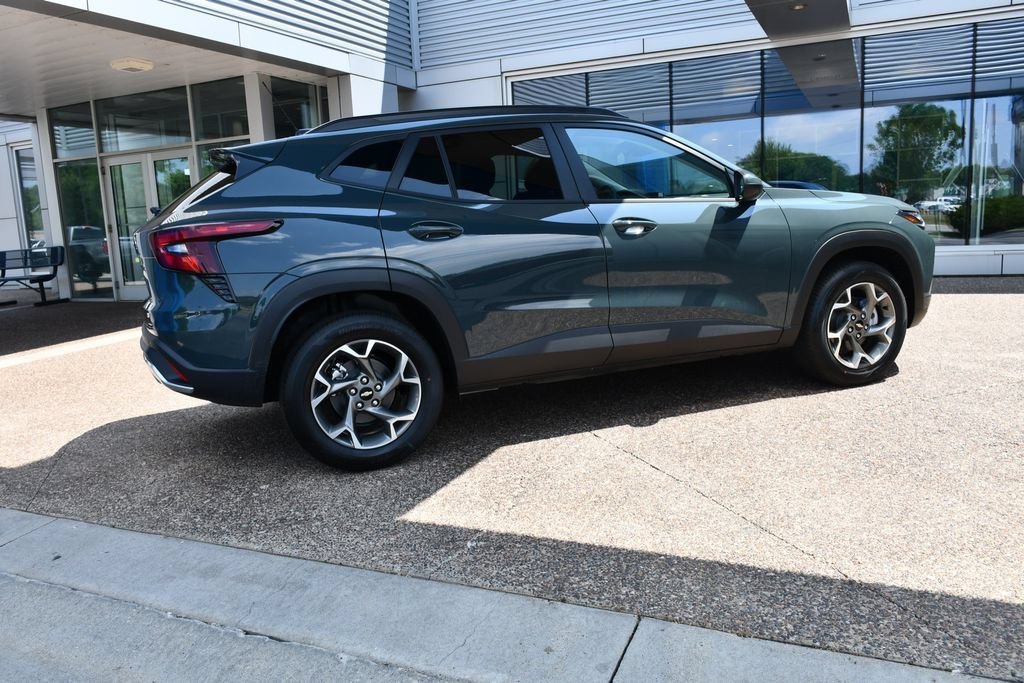 2026 Chevrolet Trax LT - Photo 8