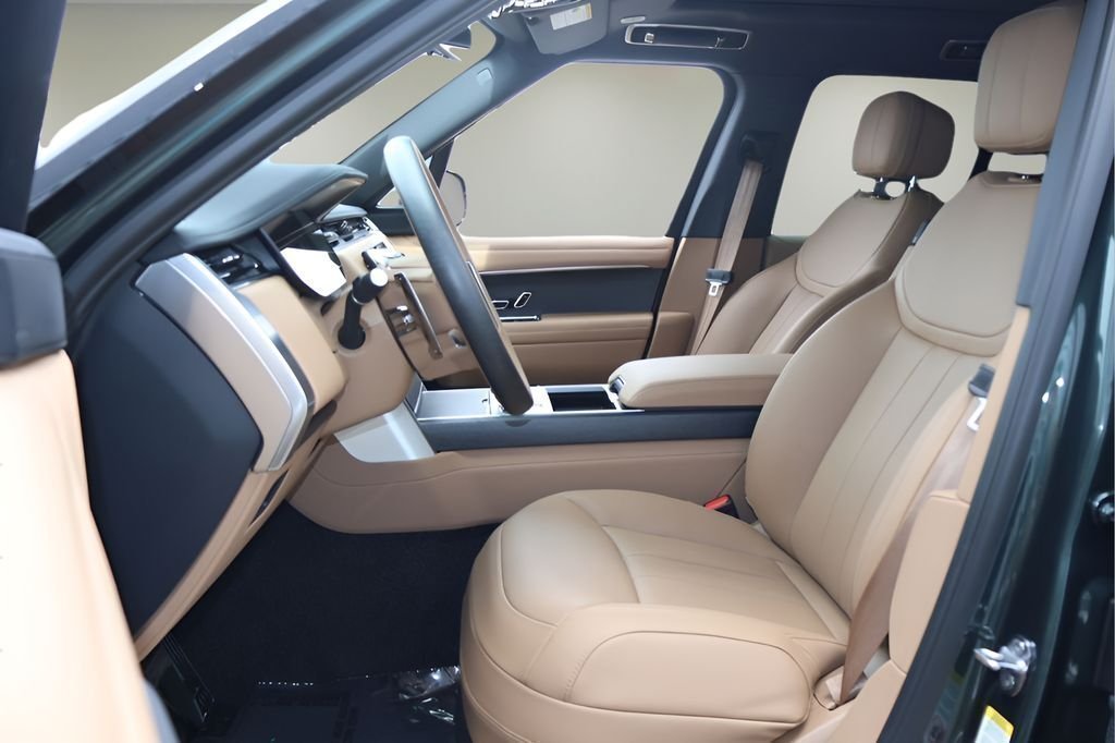 New 2026 Belgravia Green LAND ROVER SE image 11