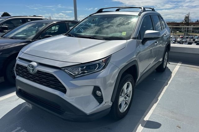 Used 2020 Silver Toyota XLE image 1