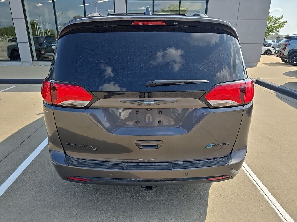 Used 2020 Gray Chrysler Limited image 6