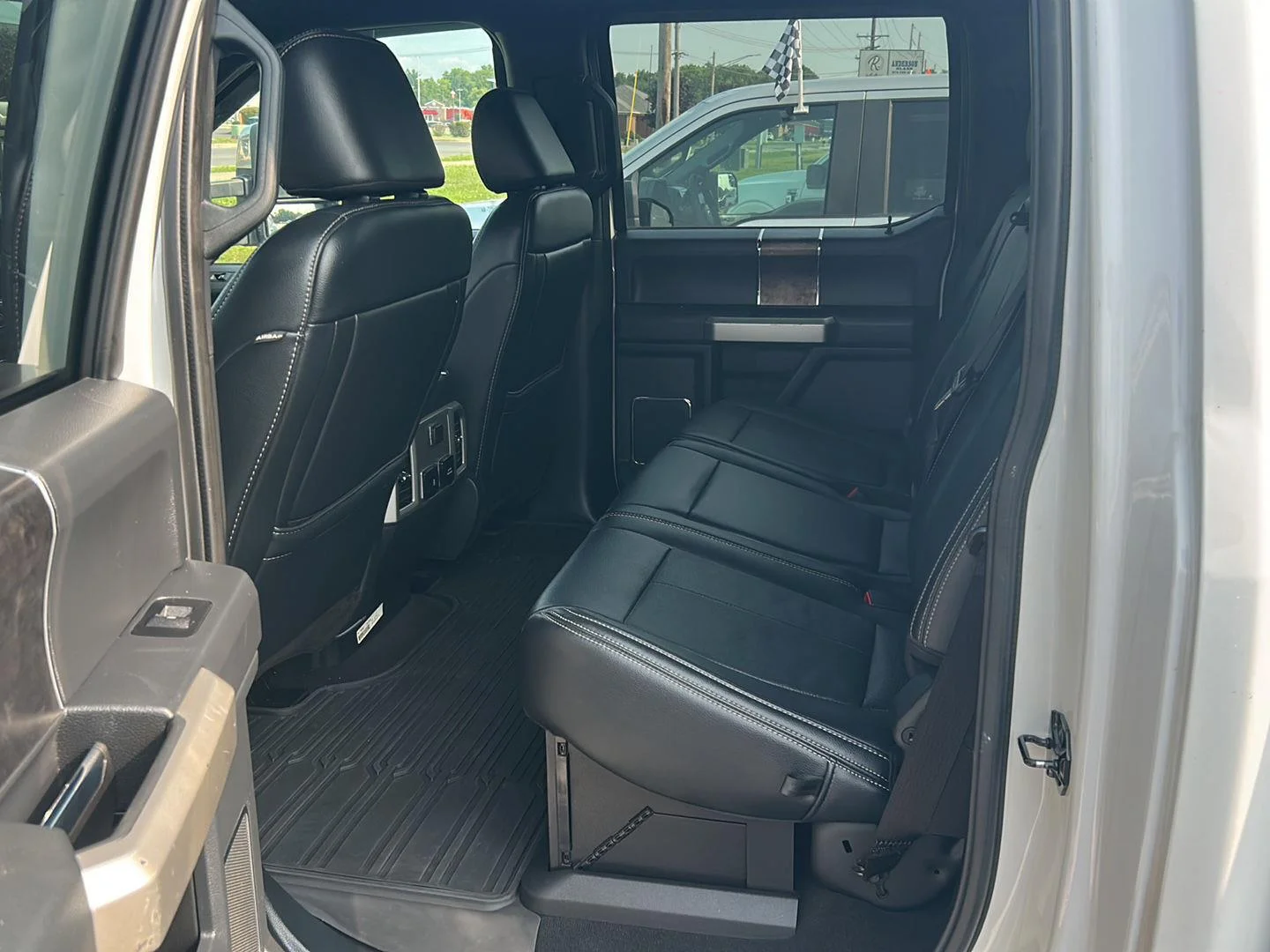 Used 2022 Oxford White Ford Lariat image 20