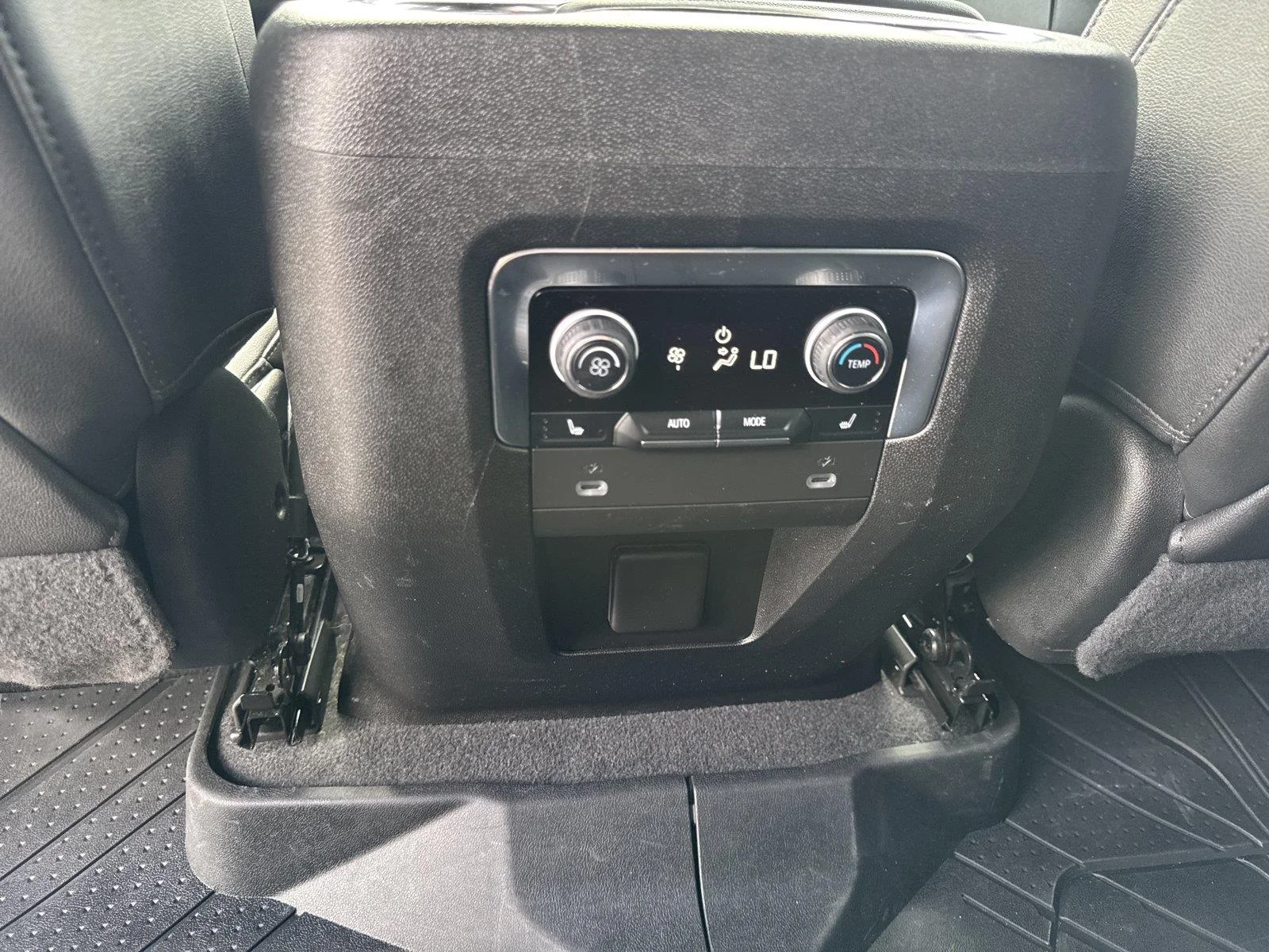 Used 2022 SUMMIT WHITE Chevrolet Z71 image 32