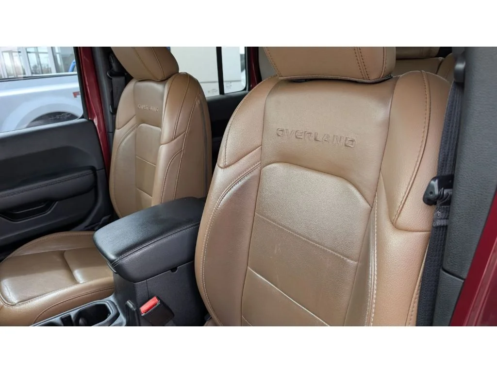 Used 2021 Snazzberry Pearlcoat Jeep Overland image 14