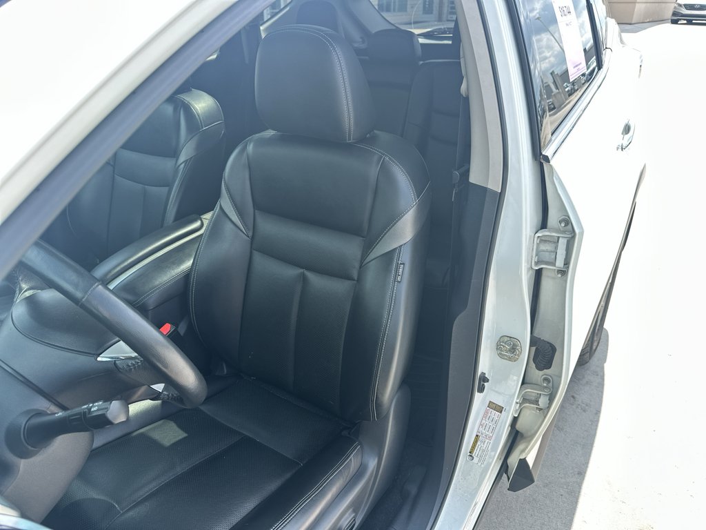 Used 2018 Pearl White Nissan SL image 29