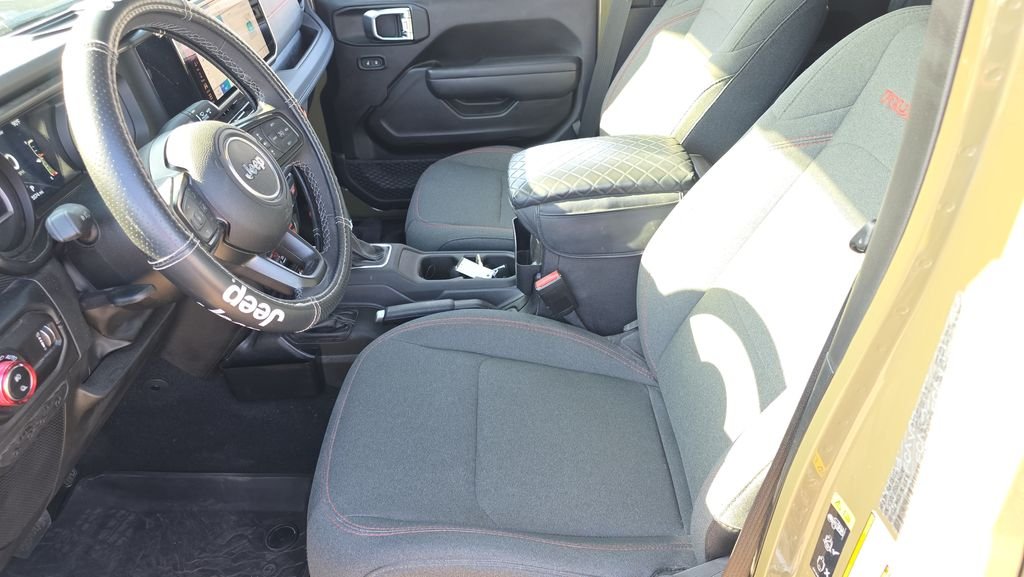 Used 2025 Green Jeep Rubicon image 15