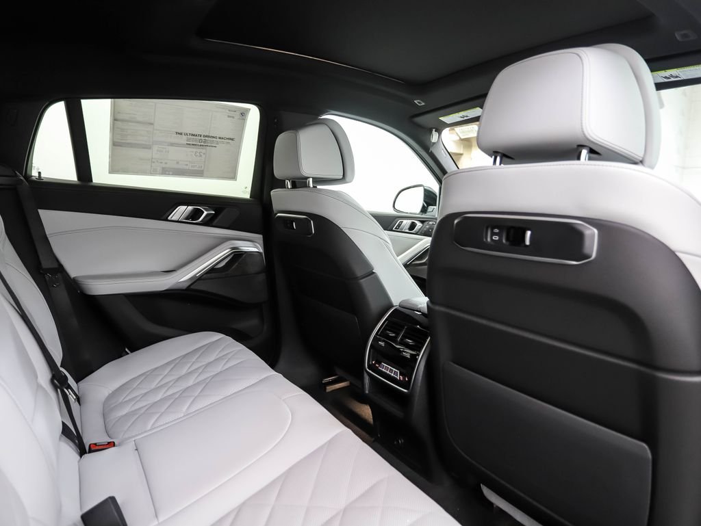 Used 2026 White Metallic BMW xDrive40i image 26