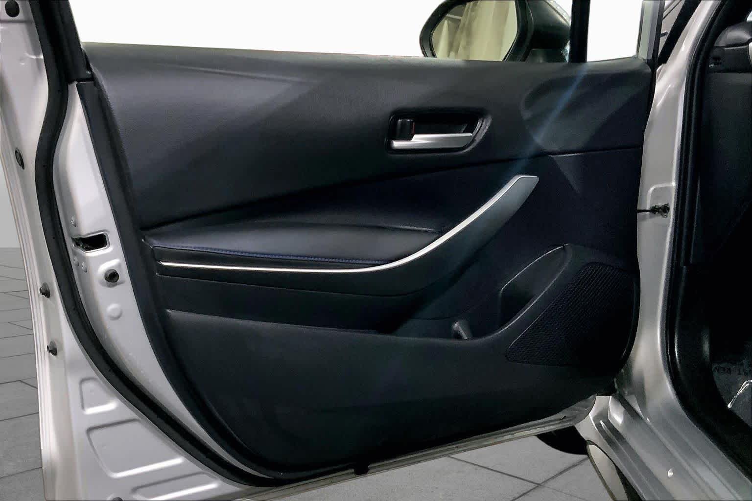 Used 2022 Classic Silver Metallic Toyota SE image 22