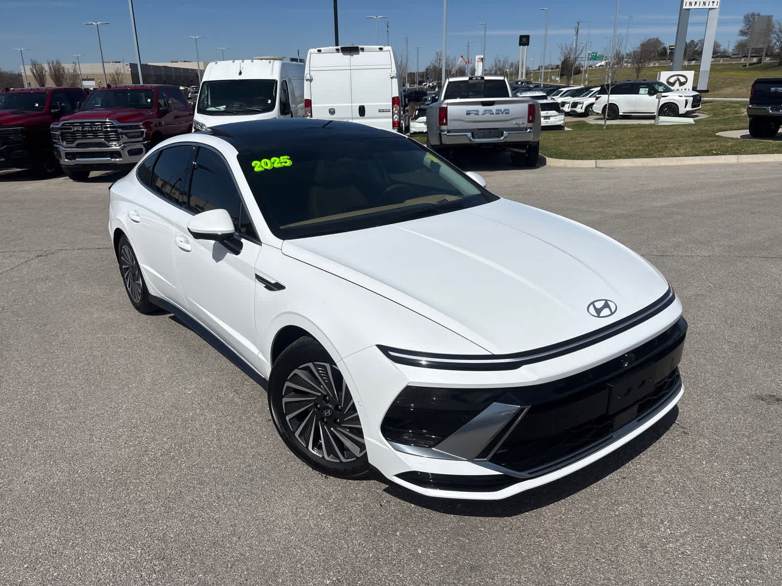Used 2025 Hyundai Sonata Hybrid Limited with VIN KMHL54JJ7SA130024 for sale in Kansas City