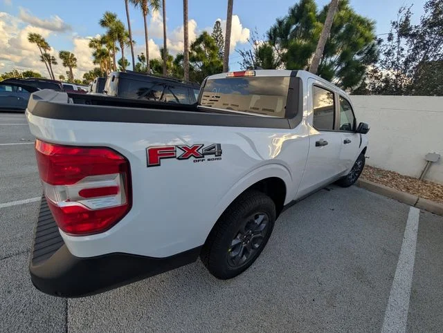 New 2025 Oxford White Ford XLT image 14