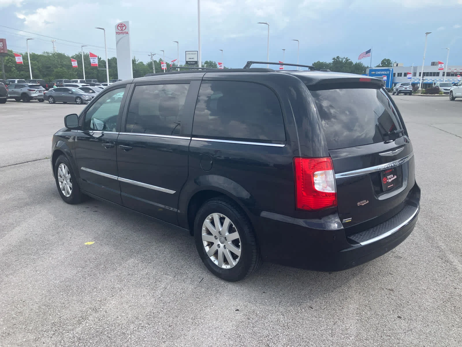 Used 2013 Brilliant Black Crystal Pearl Chrysler Touring image 5