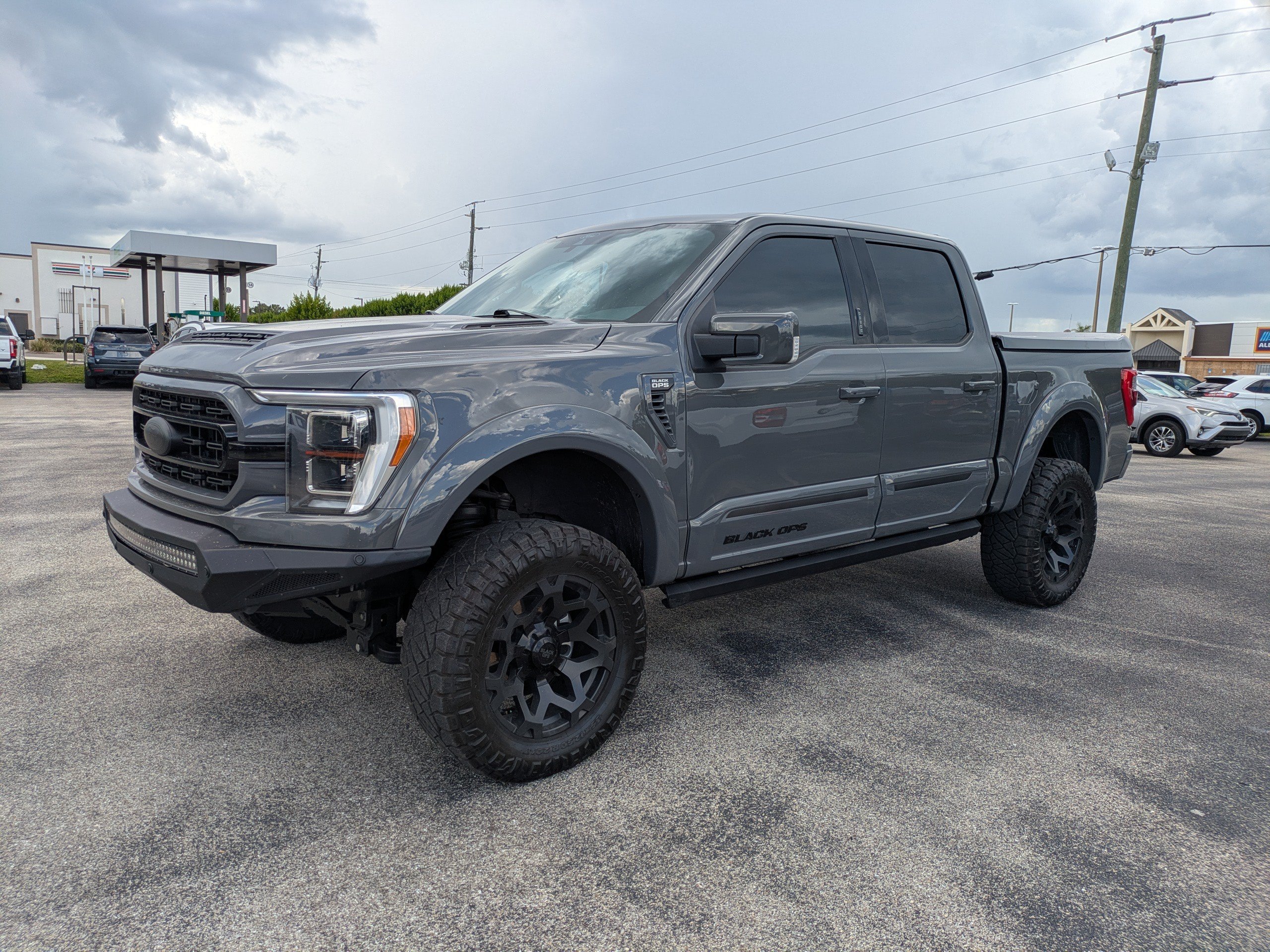 Used 2021  Ford LARIAT image 8