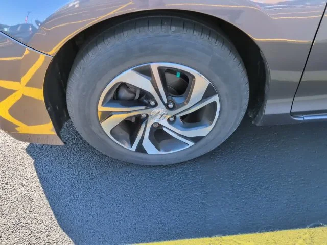 Used 2017  Honda LX image 8