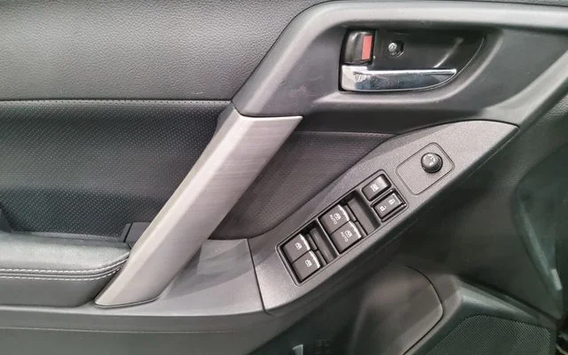 Used 2018 Black Subaru 2.5i Limited image 26