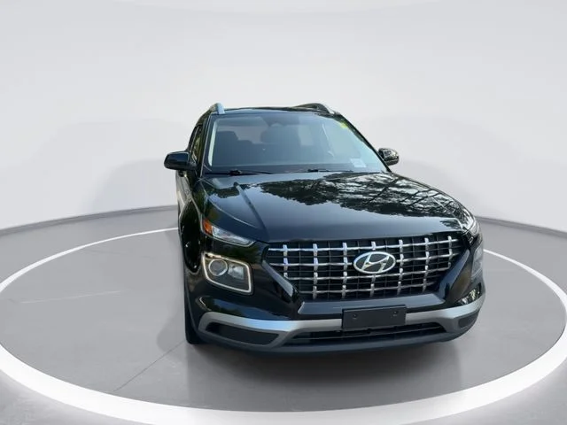 Used 2023 Black Hyundai SEL image 2