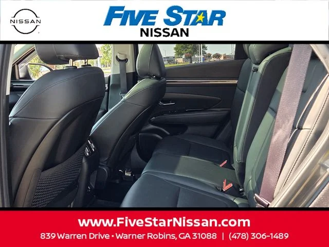 Used 2023 Black Hyundai SE image 6