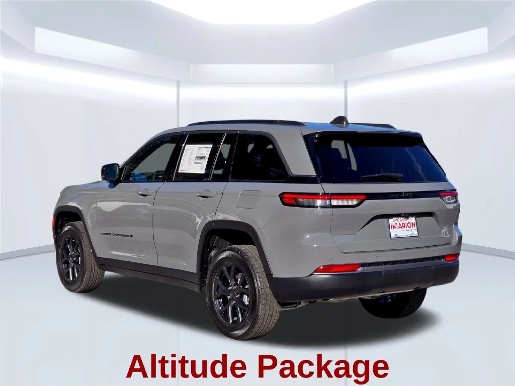 New 2027 Gray Jeep Laredo Altitude image 18