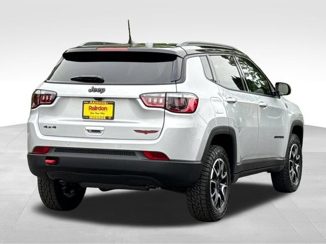 New 2026 Silver Zynith Metallic Clear-Coat Exterior Paint Jeep Trailhawk image 6