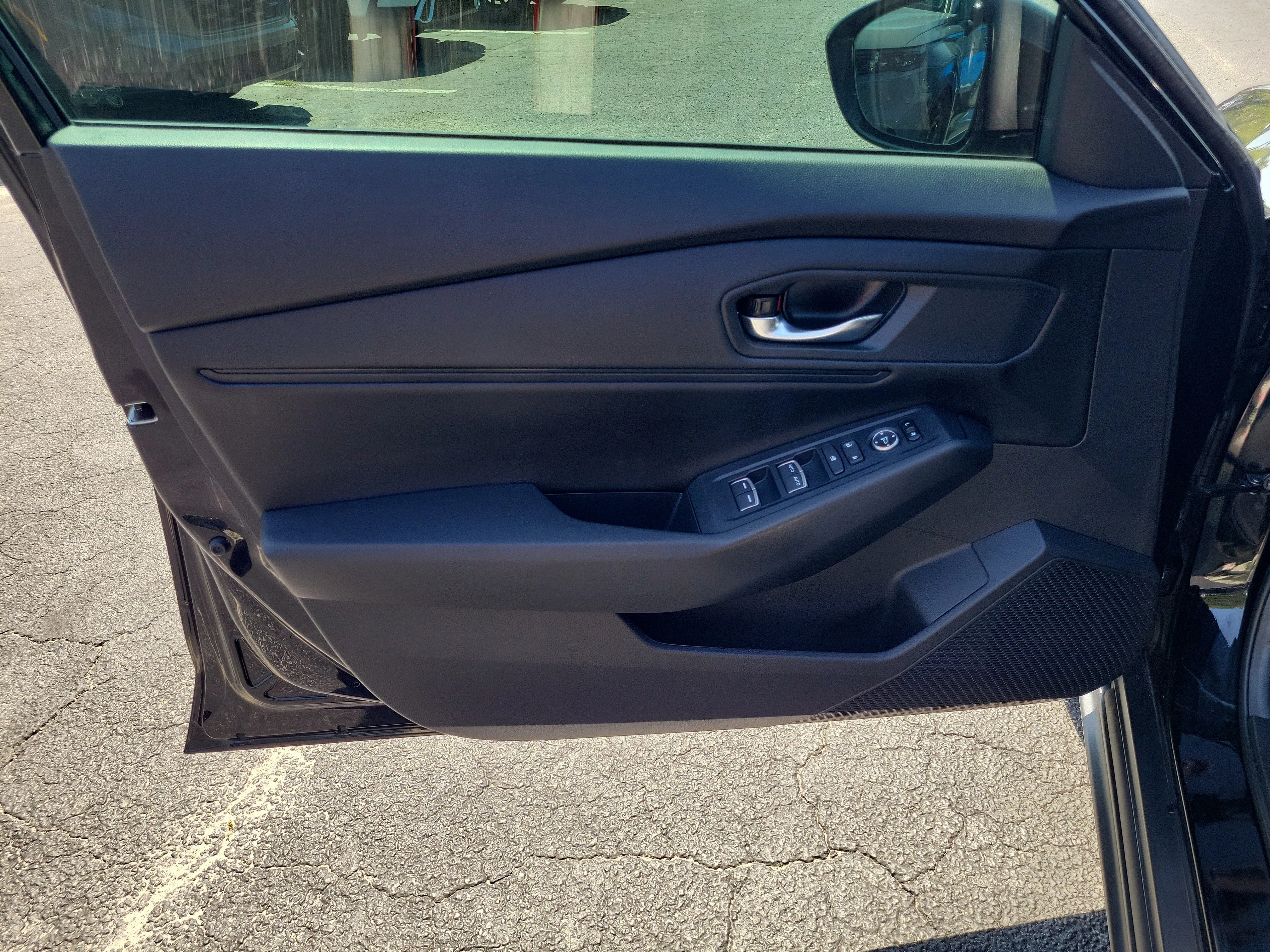 Used 2025 Black Honda SE image 16