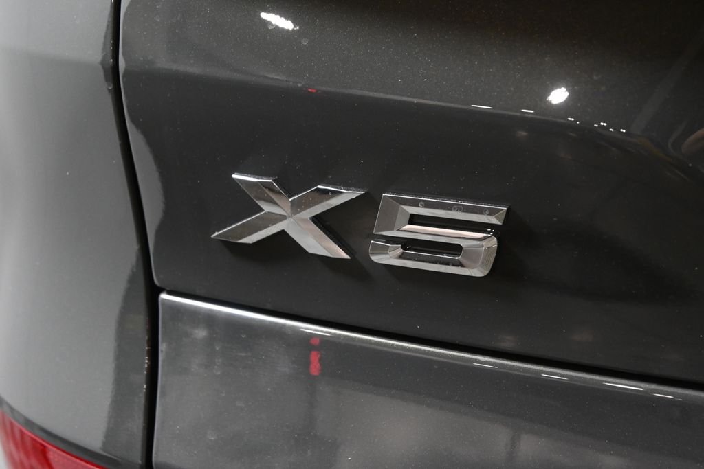 New 2026 Gray Metallic BMW xDrive50e image 38