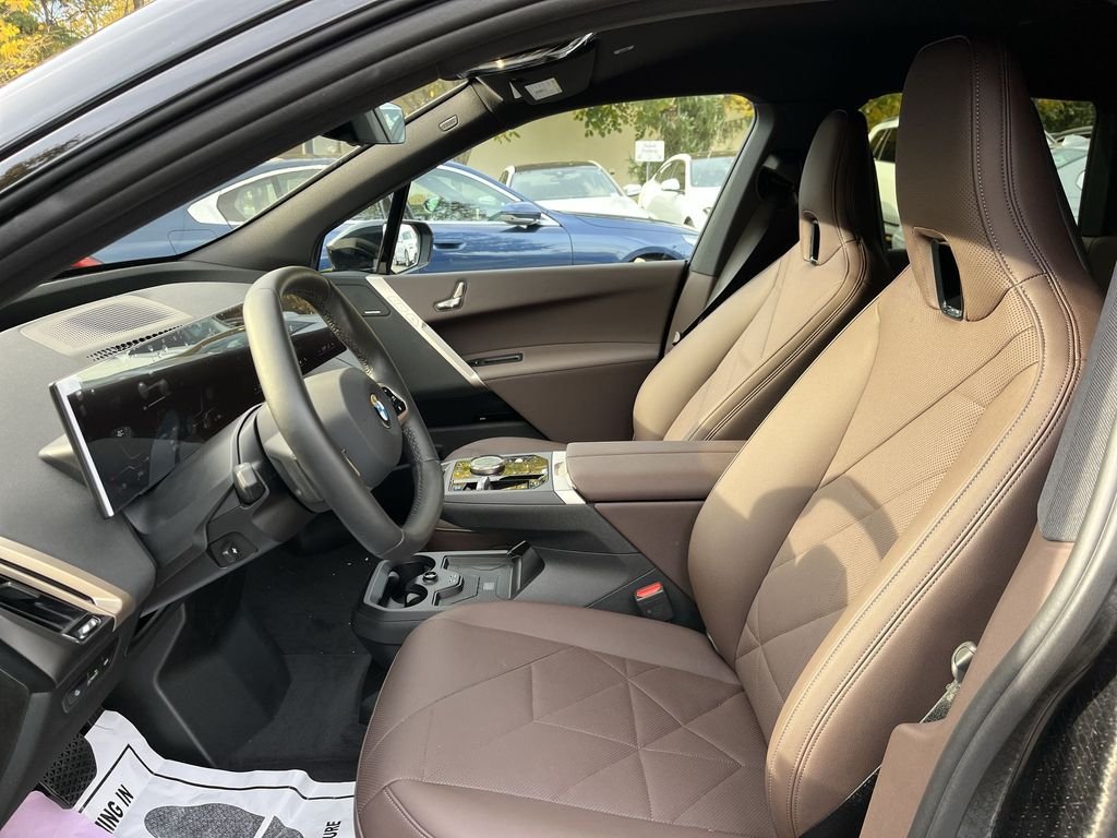2026 BMW iX 45 - Photo 11