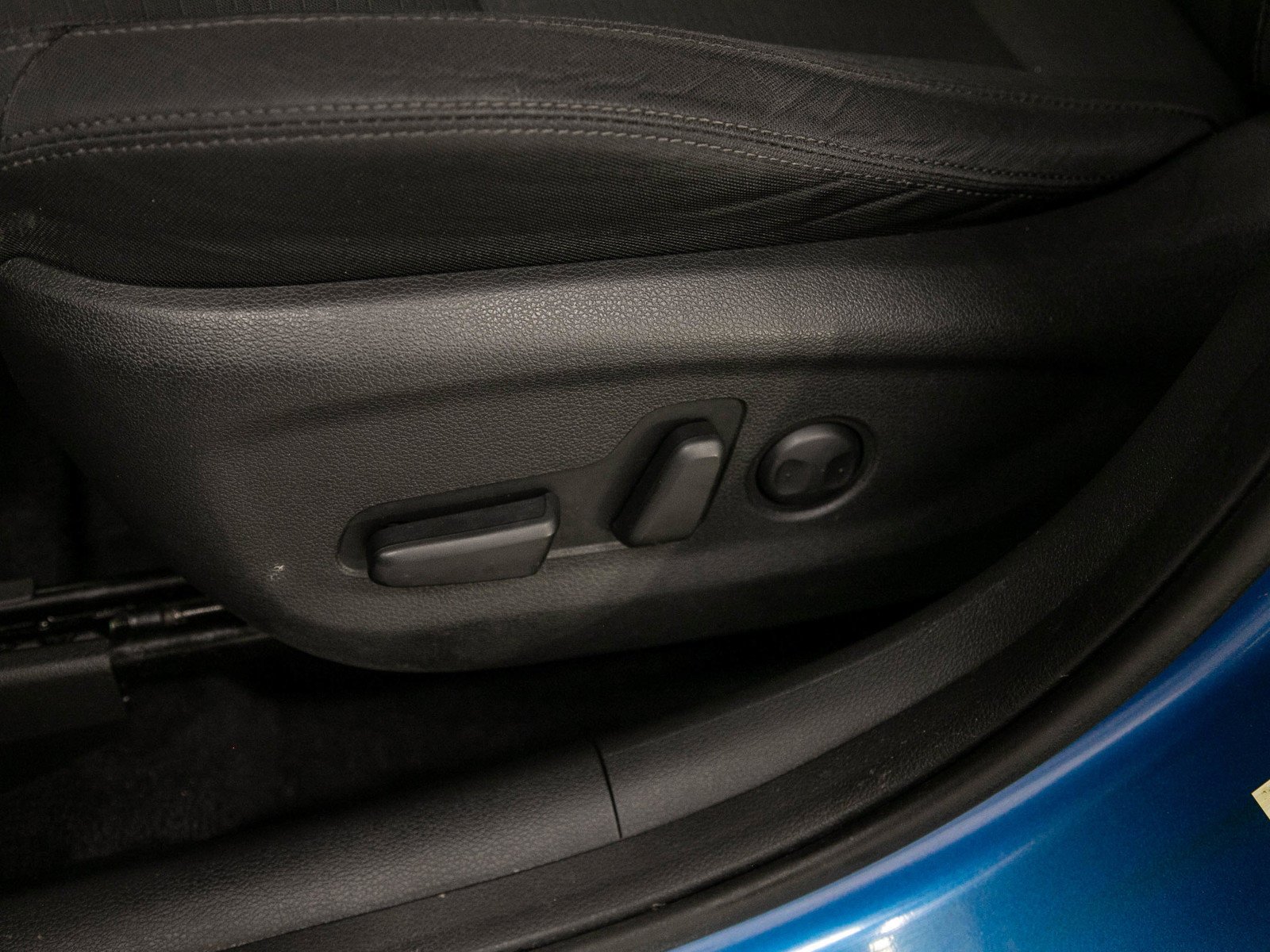 Used 2019 Aqua Blue Hyundai Value AWD image 22