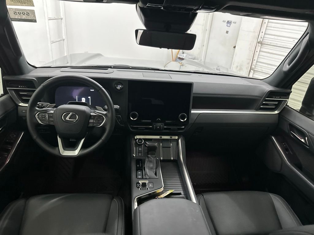 Used 2024  Lexus 550 Luxury+ image 23