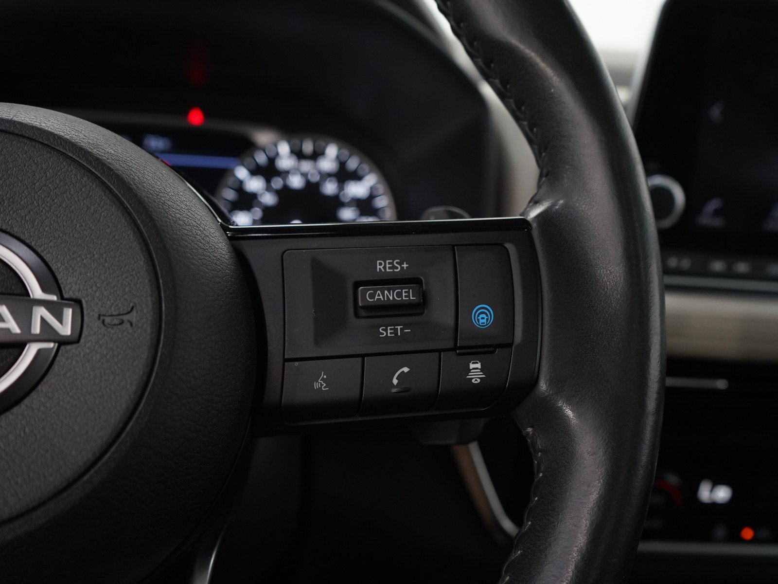 Used 2023  Nissan SV image 26