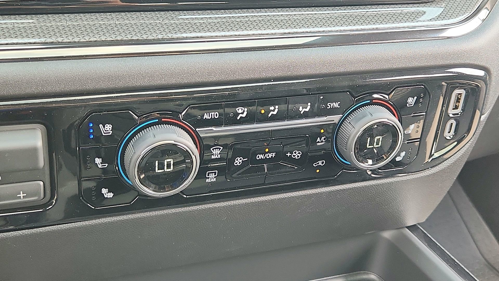 2026 Chevrolet Silverado 2500 HD ZR2 - Photo 22